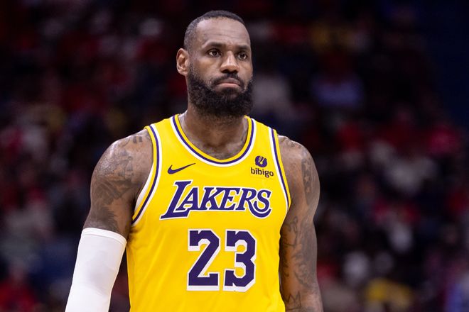 詹姆斯经常说退役后想弄个球队玩玩！问题来了，他还需要工作几年才能买得起一支NBA球队？.